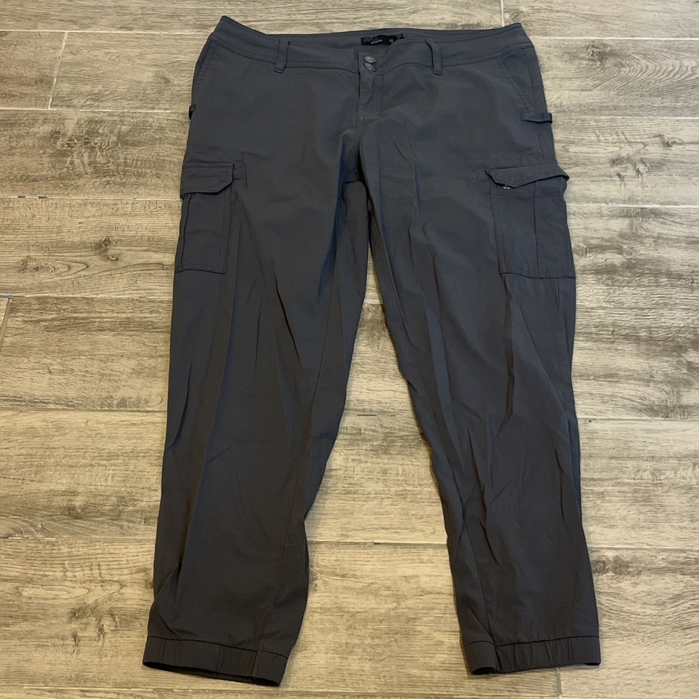 Prana Women Gray Cropped Capri Cargo‎ Outdoor Hiking Pants Elastic Ankle Size 10